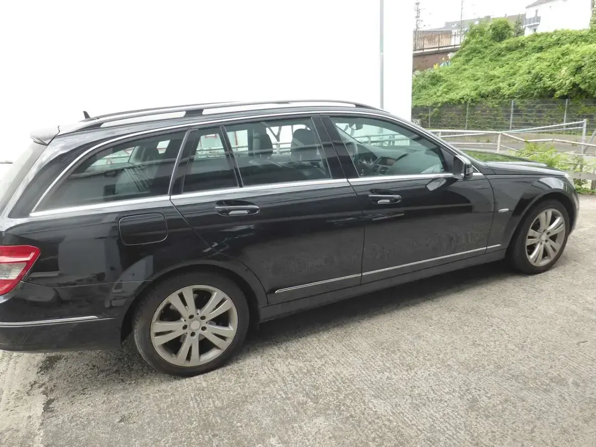Gebraucht Mercedes C200 136 PS (100 kW) 2010 Obsidianschwarz  metalliclack Kombi