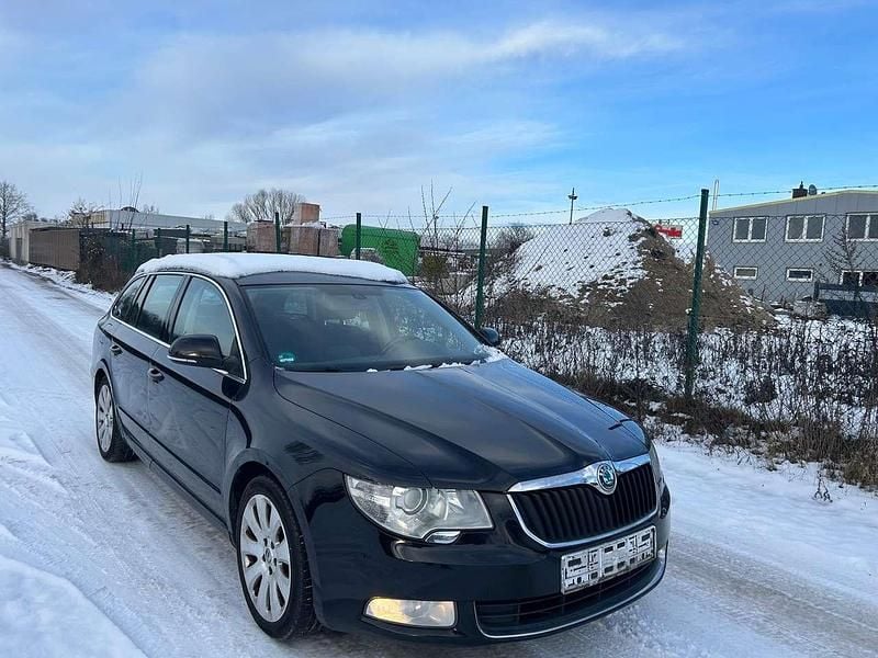 Schwarzmagic perleffekt Gebraucht 2010 Skoda Superb Ambition Kombi | 3.999 € (Superpreis) - Bild 1/4