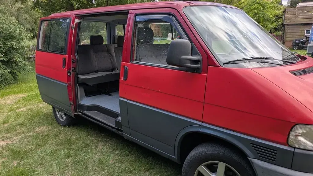 Gebraucht VW Caravelle 102 PS (75 kW) 1998 Rot Van