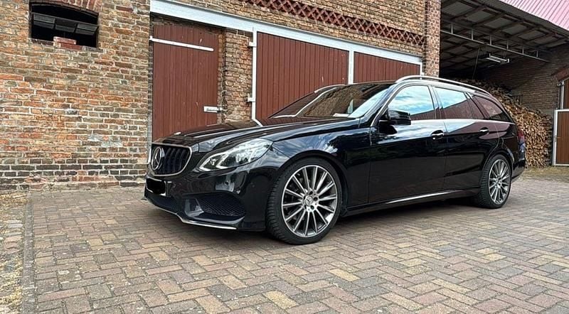 Gebraucht Mercedes E220 AMG 170 PS (125 kW) 2015 Schwarz Kombi