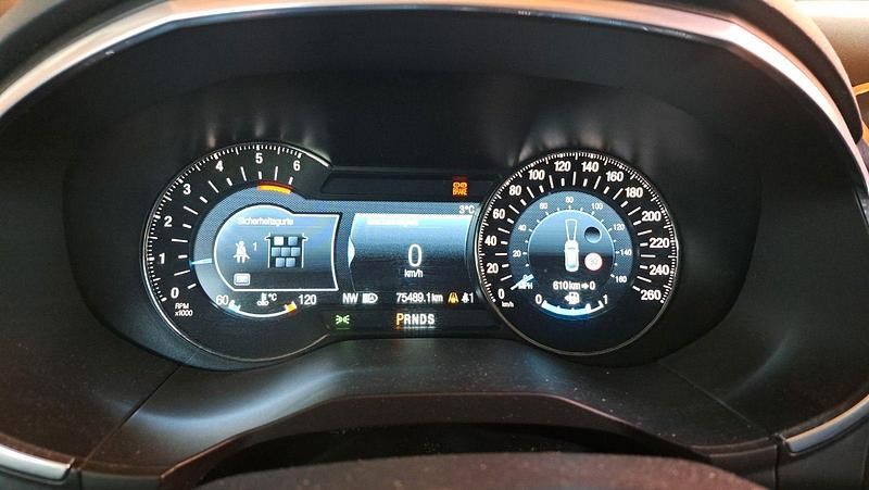 Gebraucht Ford S-MAX Titanium 179 PS (131 kW) 2018 Silber Van / Kleinbus