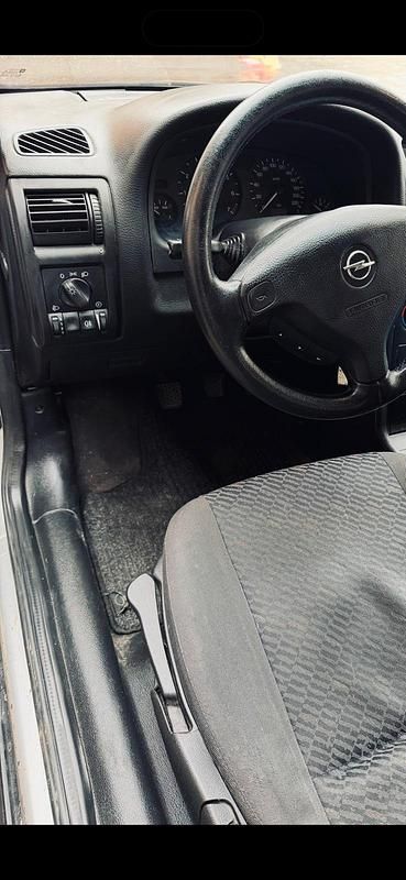 Usata Opel Astra 100 CV (73 kW) 2001 Argento Berlina