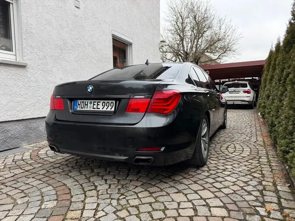 Gebraucht BMW 740 326 PS (239 kW) 2009 Beige Limousine