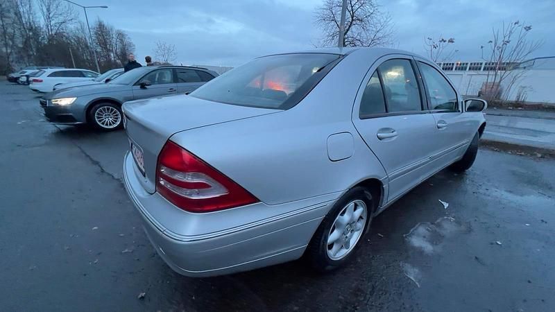 Gebraucht Mercedes C180 143 PS (105 kW) 2004 Silber Limousine