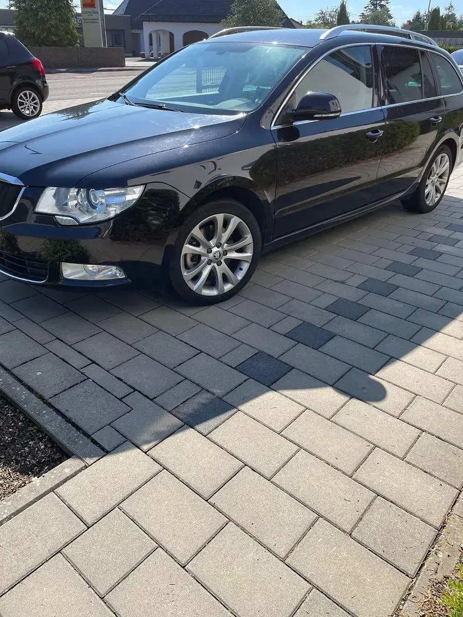 Gebraucht Skoda Superb Family 140 PS (102 kW) 2012 Schwarz Kombi