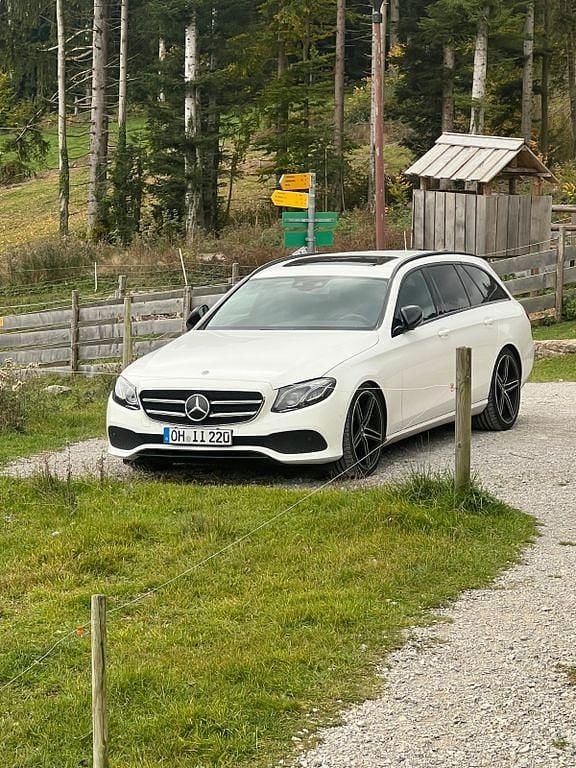 Weiß Gebraucht 2017 Mercedes E220 Avantgarde Kombi | 15.999 € (Superpreis) - Bild 1/4