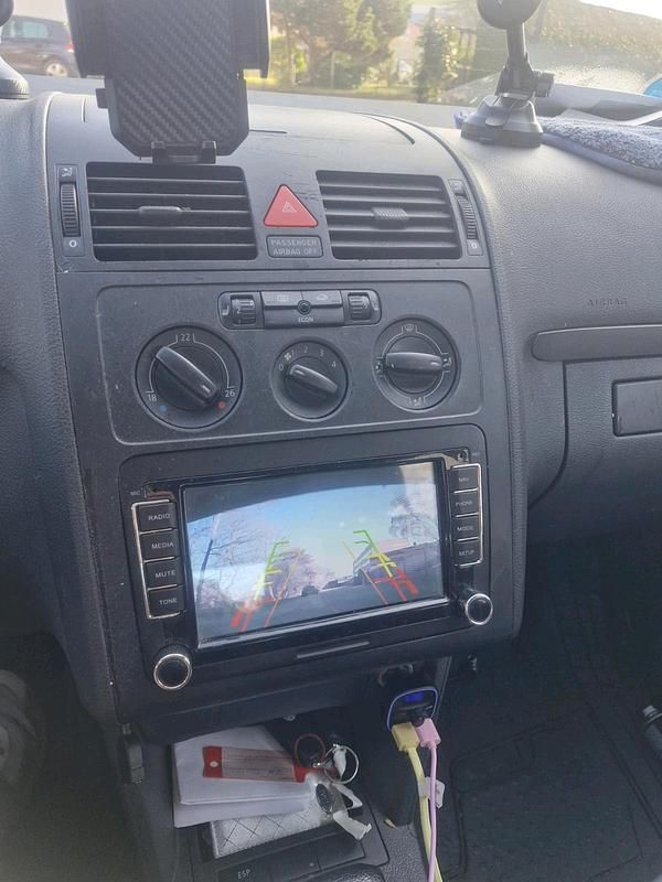 Grün Gebraucht 2005 VW Touran Van / Kleinbus | 4.300 € (Teuer) - Bild 1/4