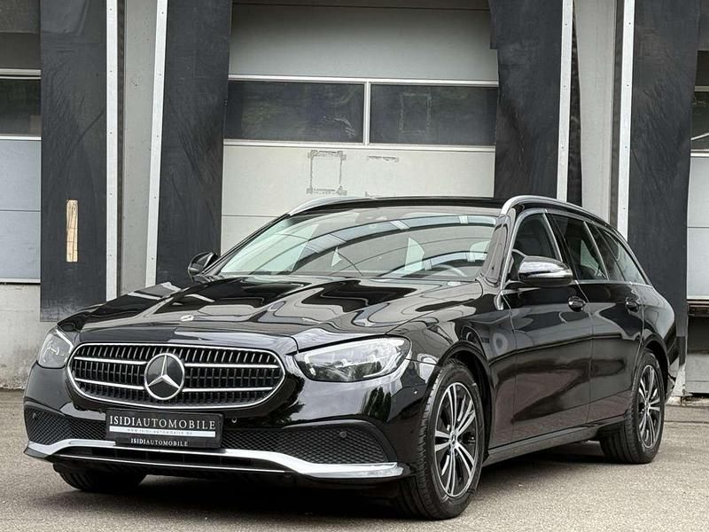 Schwarz Gebraucht 2021 Mercedes E220 Avantgarde Kombi | 27.900 € (Fairer Preis) - Bild 1/4