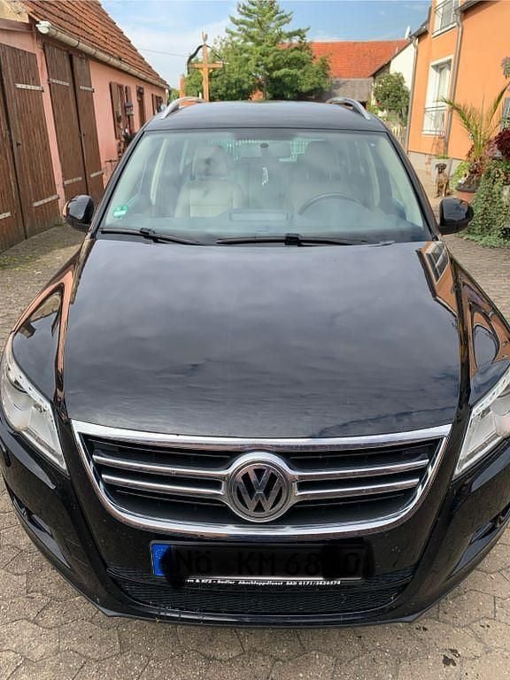 Schwarz Gebraucht 2010 VW Tiguan Team SUV | 6.399 € (Guter Preis) - Bild 1/4