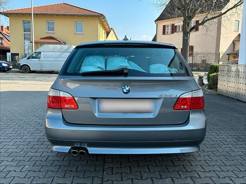 Gebraucht BMW 525 197 PS (144 kW) 2009 Grau Kombi