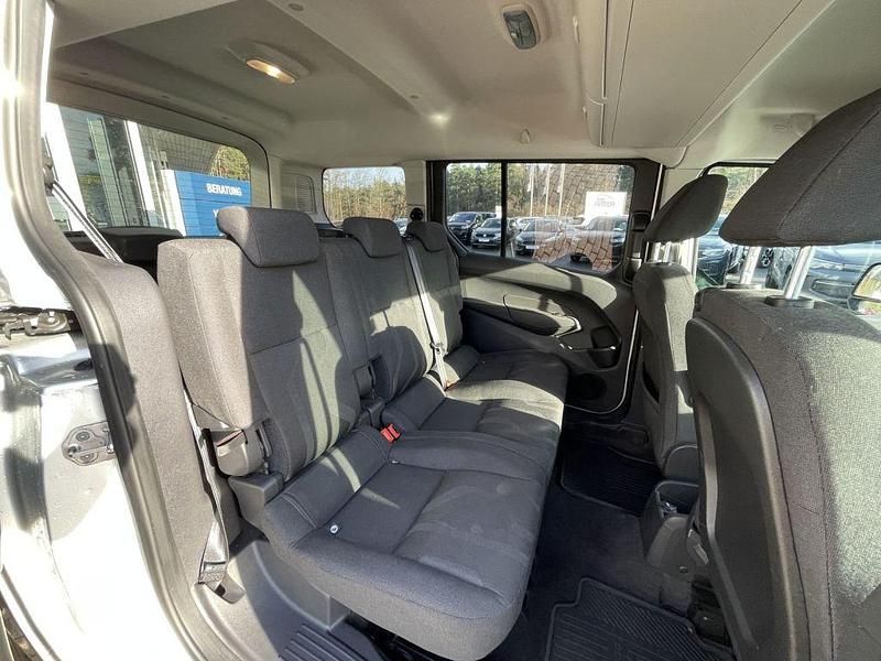 Gebraucht Ford Tourneo 150 PS (110 kW) 2015 Polarsilber metallic (metallic) Kombi