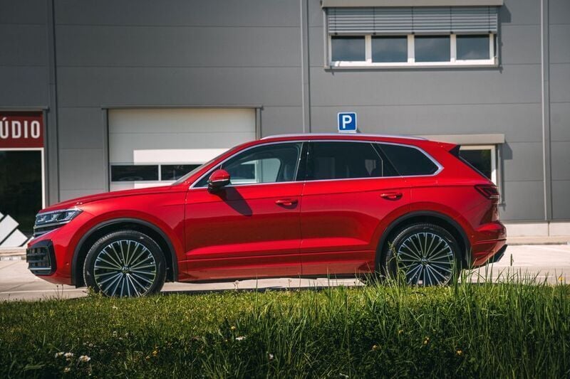 Rot Gebraucht 2023 VW Touareg SUV | 66.666 € (Fairer Preis) - Bild 1/4