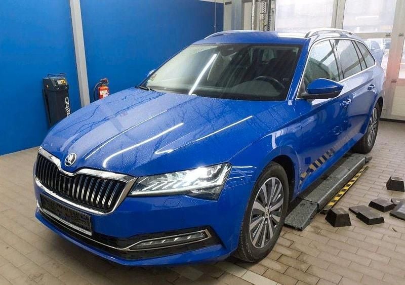 Gebraucht Skoda Superb Style 150 PS (110 kW) 2022 Blau Kombi