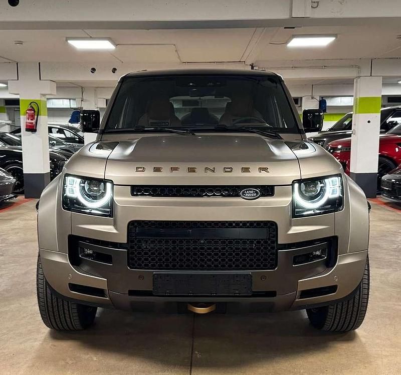 Neu Land Rover Defender 635 PS (467 kW) 2026 Gold matt SUV