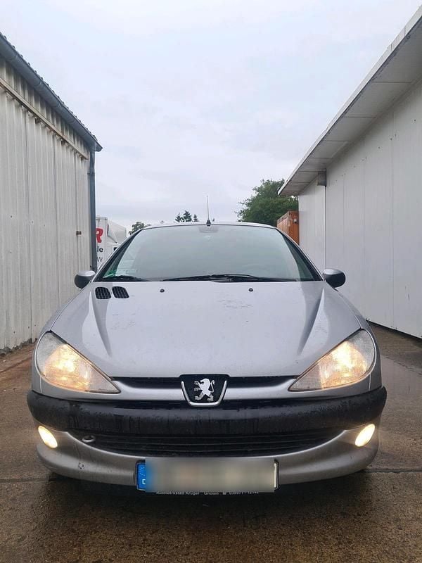 Grau Gebraucht 2000 Peugeot 206 Coupé | 400 € - Bild 1/4