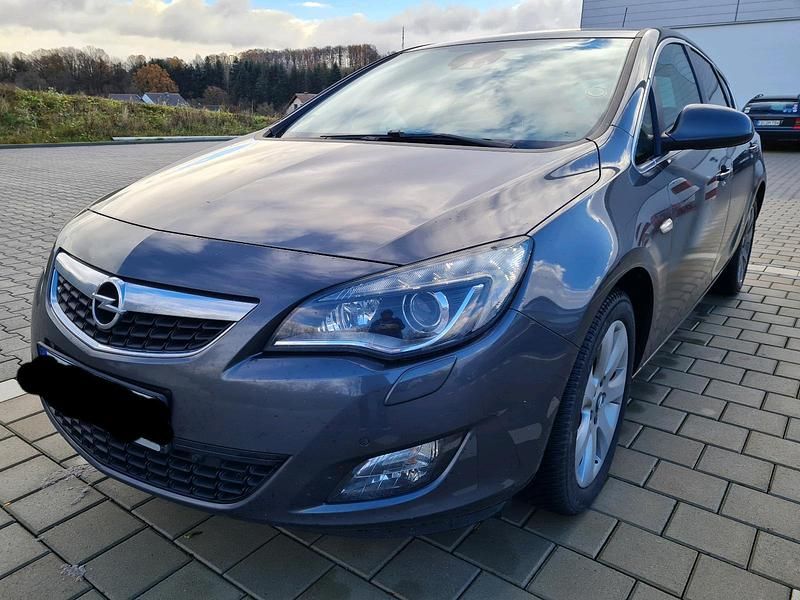 Grau Gebraucht 2011 Opel Astra Limousine | 3.550 € (Fairer Preis) - Bild 1/4