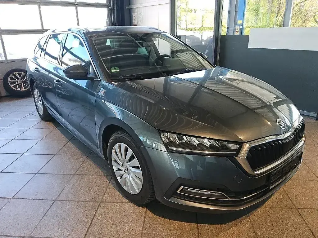 Gebraucht Skoda Octavia First Edition 150 PS (110 kW) 2020 Seda quartz/quartz grey Kombi
