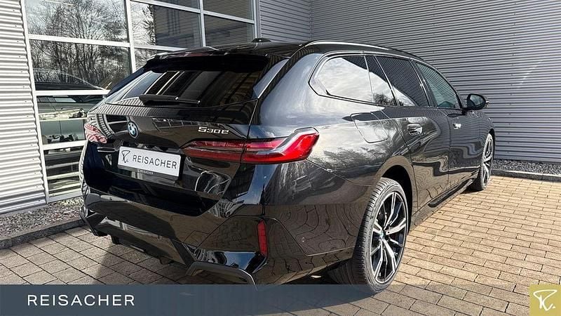 Neu BMW 530e Performance 299 PS (219 kW) 2026 Schwarz Kombi