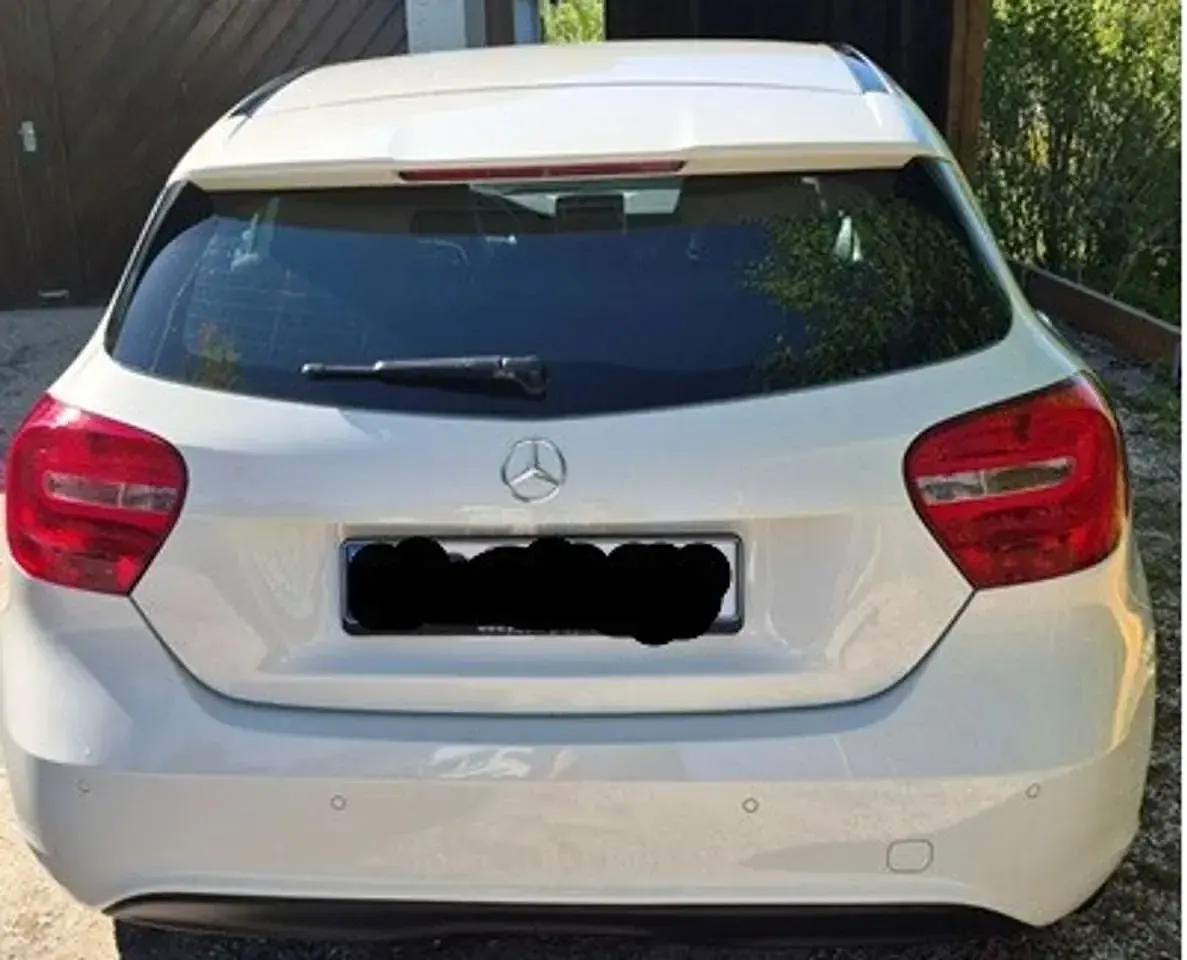Gebraucht Mercedes A180 122 PS (89 kW) 2013 Weiß Kleinwagen