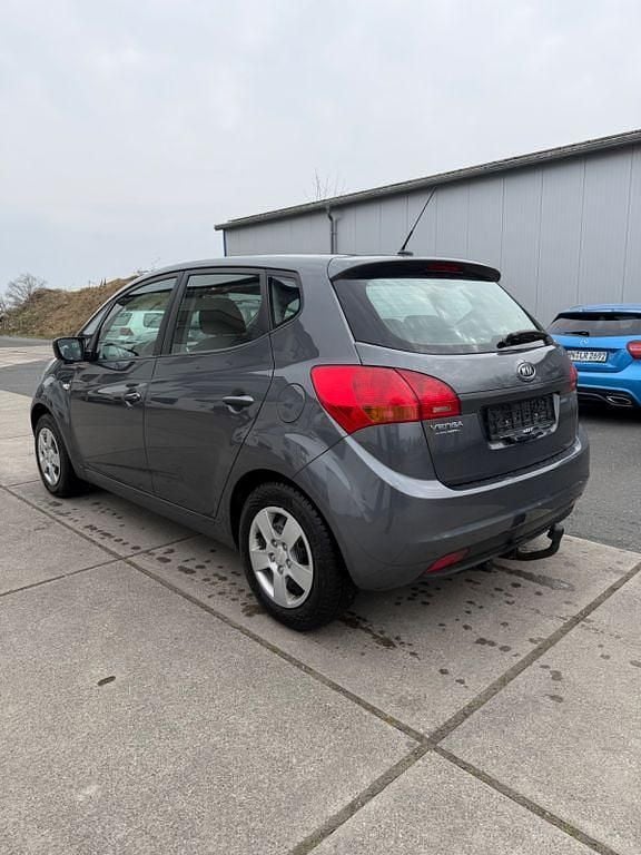 Gebraucht Kia Venga Vision 90 PS (66 kW) 2011 Grau Kleinwagen