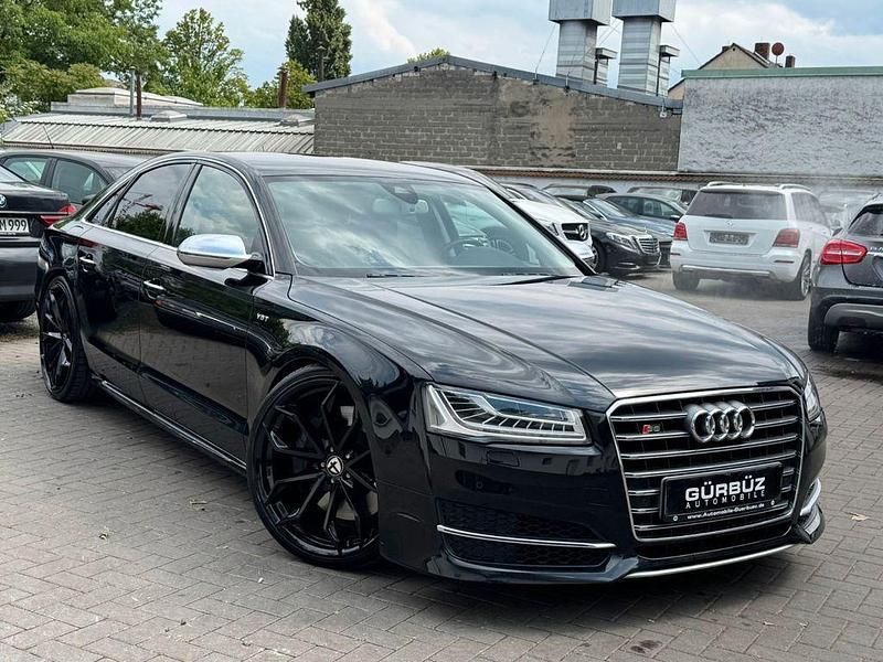 Mythosschwarz metallic Gebraucht 2016 Audi S8 Sport Limousine | 28.800 € (Fairer Preis) - Bild 1/4