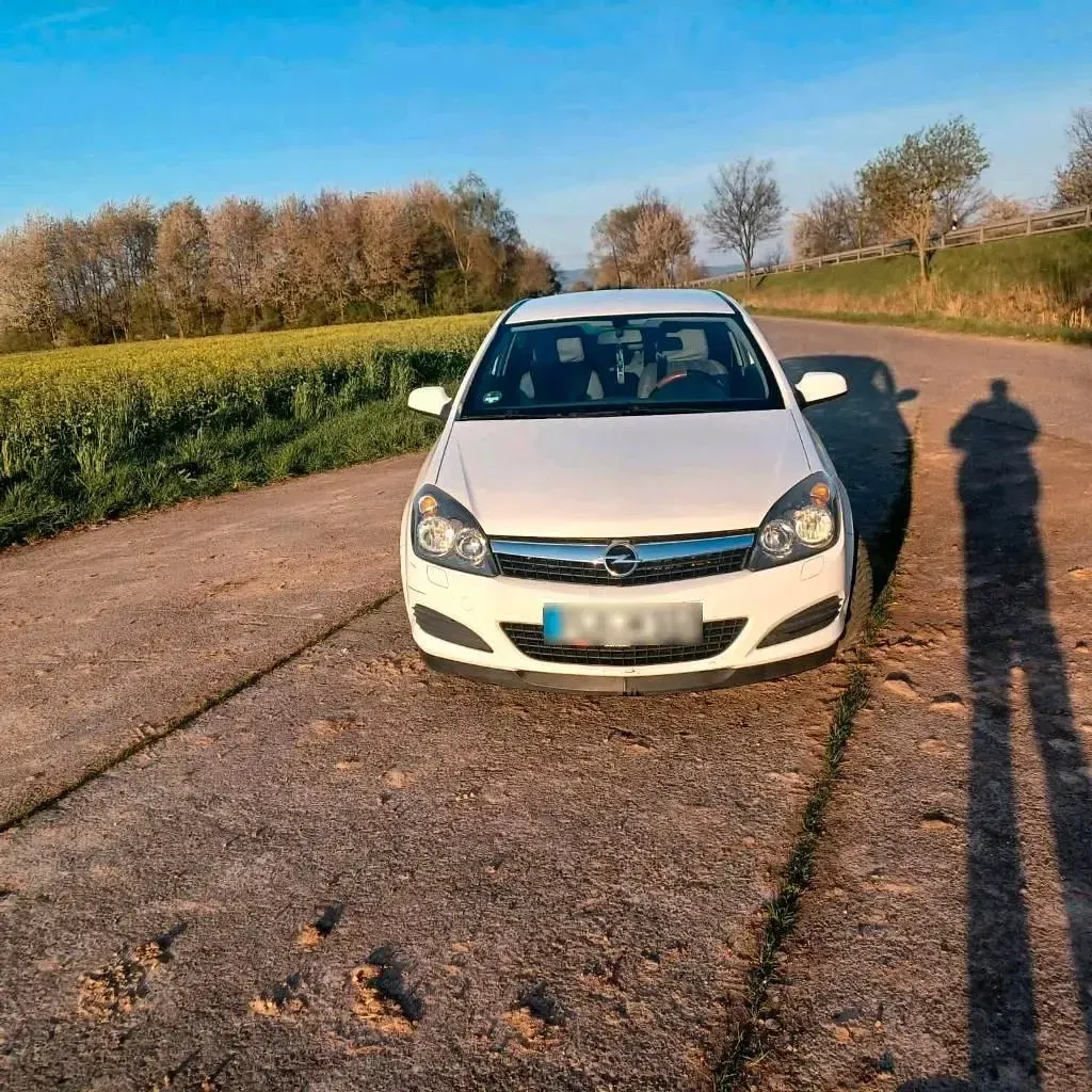 Usata Opel Astra 90 CV (66 kW) 2009 Bianco Coupé
