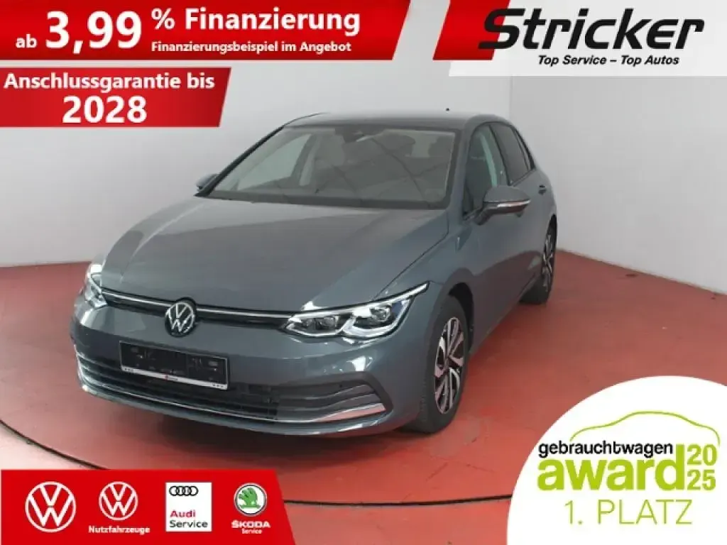 Gebraucht VW Golf VIII Life 150 PS (110 kW) 2023 Delfingrau metallic (metallic) Limousine
