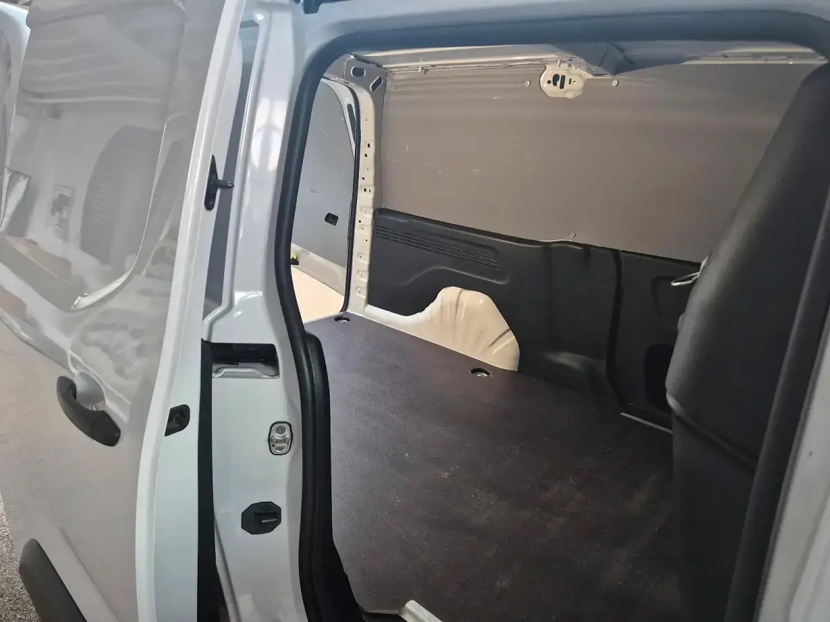 Gebraucht Opel Combo 105 PS (77 kW) 2022 Weiß Van / Kleinbus