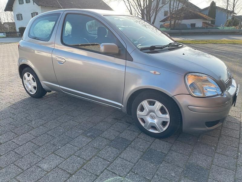 Gebraucht Toyota Yaris 65 PS (47 kW) 2003 Grau Kleinwagen
