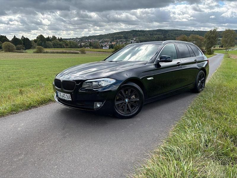 Gebraucht BMW 520 Sport Line 184 PS (135 kW) 2011 Schwarz Kombi