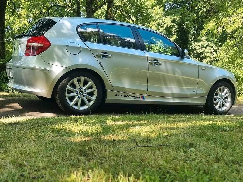 Silber Gebraucht 2009 BMW 118 Coupé Coupé | 4.800 € - Bild 1/4