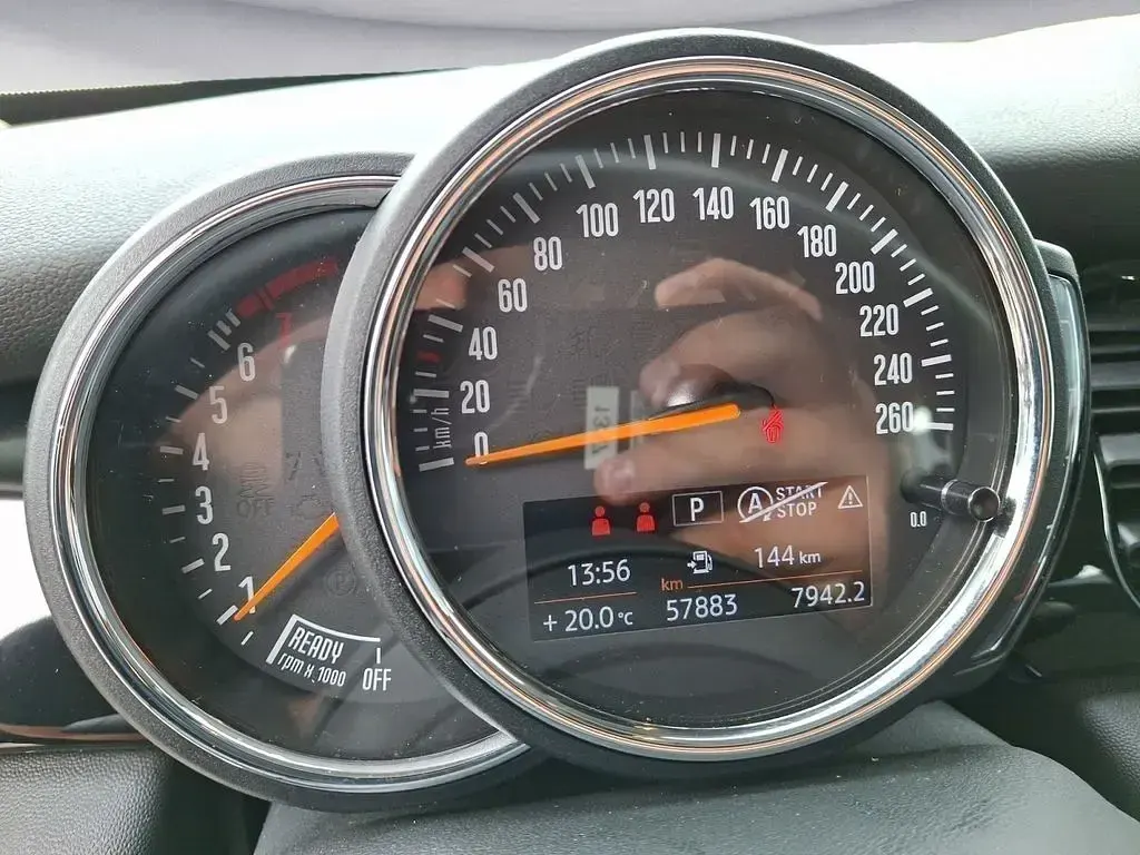 Gebraucht Mini Cooper Essential 136 PS (100 kW) 2023 Silber Kleinwagen