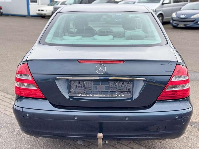 Gebraucht Mercedes E200 122 PS (89 kW) 2004 Smaragdschwarz  metalliclack Limousine