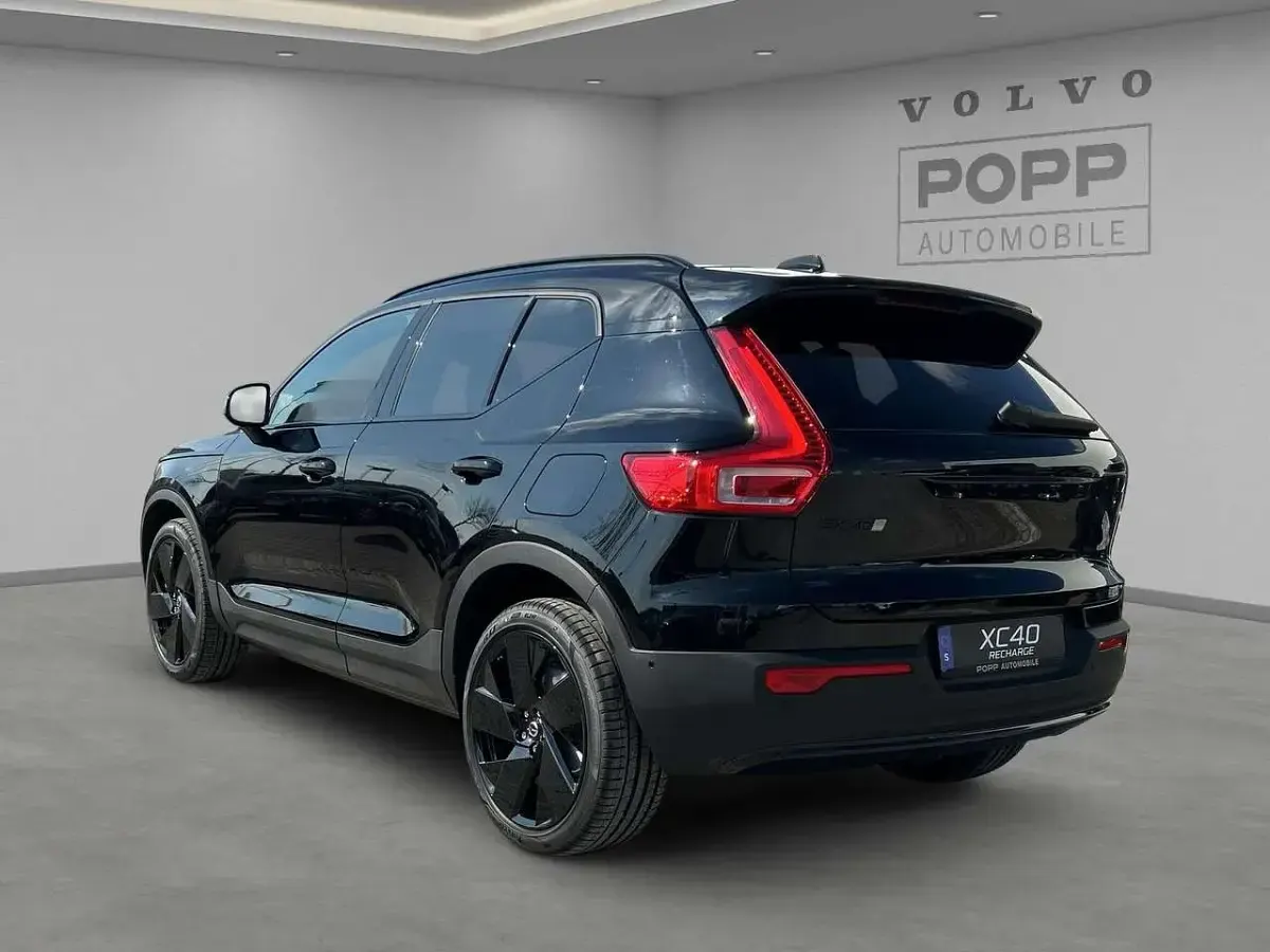 Neu Volvo EX40 Plus 185 kW (252 PS) 2026 Onyx black SUV