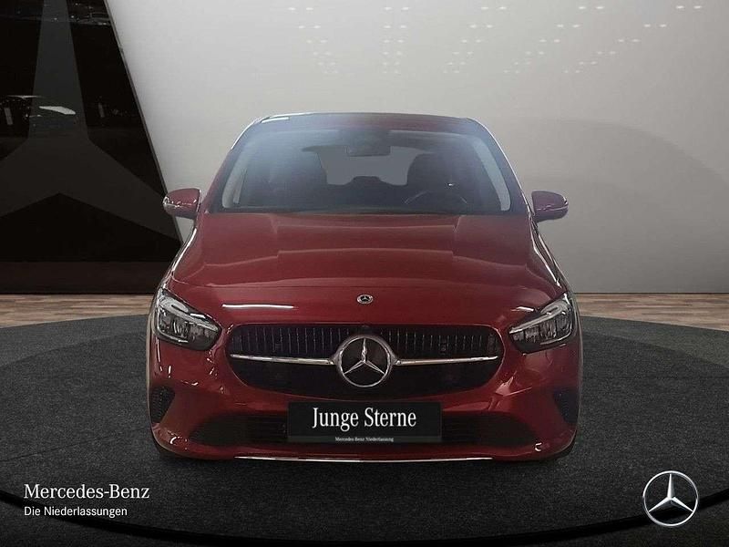 Gebraucht Mercedes B200 Advanced 163 PS (119 kW) 2025 Rot Van / Kleinbus
