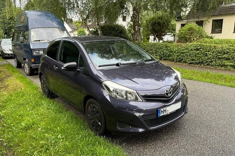 Violet Gebraucht 2011 Toyota Yaris Kleinwagen | 3.500 € (Fairer Preis) - Bild 1/4
