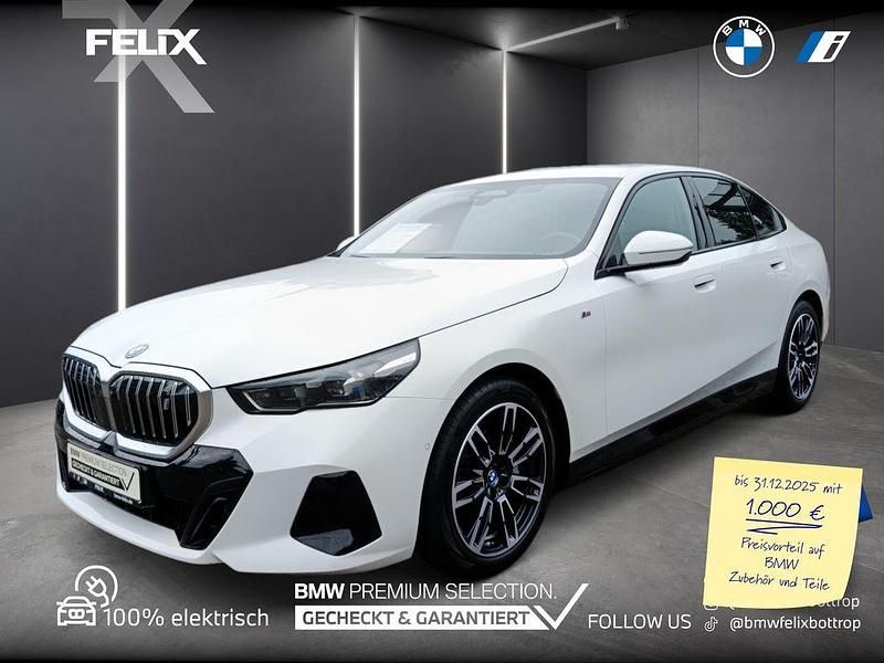 Alpinweiss iii Gebraucht 2024 BMW i5 M Sport Limousine | 54.449 € (Superpreis) - Bild 1/4