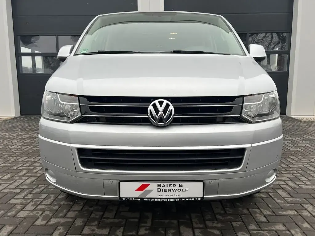 Gebraucht VW Caravelle Comfortline 140 PS (102 kW) 2014 Reflexsilber Van