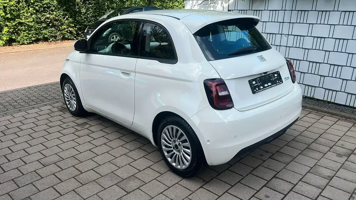 Gebraucht Fiat 500e 86 kW (118 PS) 2023 Weiß Kleinwagen