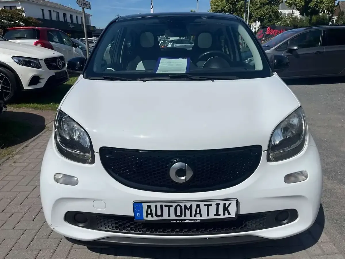 Gebraucht Smart ForFour Passion 71 PS (52 kW) 2015 Karosserie in white Kleinwagen
