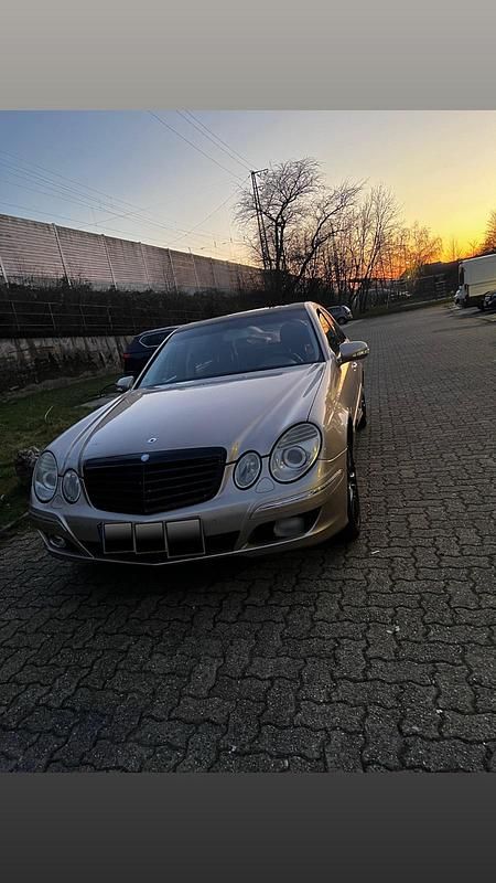 Gebraucht Mercedes E280 231 PS (169 kW) 2007 Gold Limousine