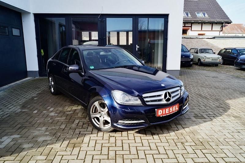 Gebraucht Mercedes C300 231 PS (169 kW) 2012 Blau Limousine