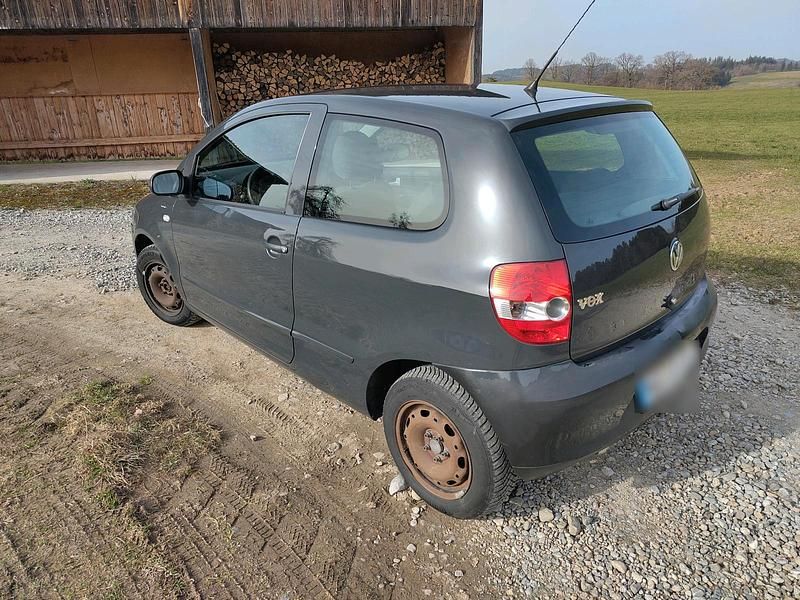 Gebraucht VW Fox 55 PS (40 kW) 2010 Grau Kleinwagen