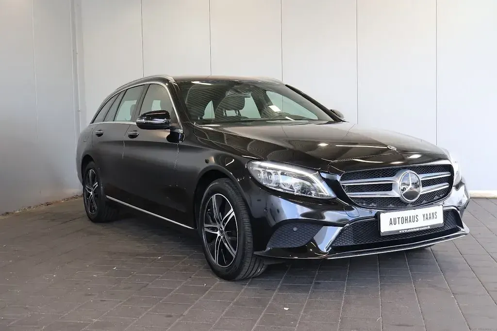 Gebraucht Mercedes C300 Avantgarde 245 PS (180 kW) 2019 Schwarz Limousine