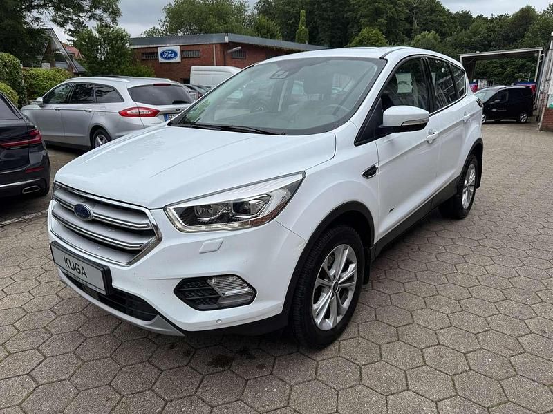 Frostweiss Gebraucht 2018 Ford Kuga Titanium SUV | 18.500 € (Fairer Preis) - Bild 1/4