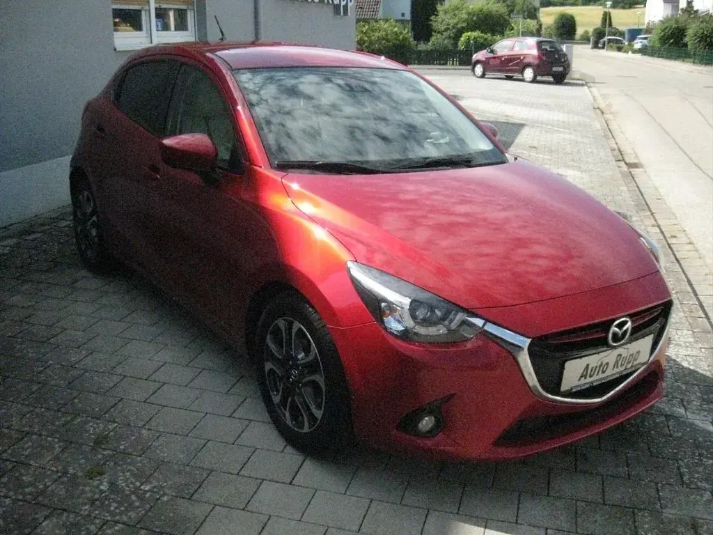 Gebraucht Mazda 2 Edition 90 PS (66 kW) 2015 Rot Limousine