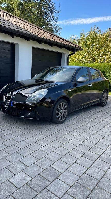Schwarz Gebraucht 2013 Alfa Romeo Giulietta Veloce Kleinwagen | 8.200 € (Fairer Preis) - Bild 1/4