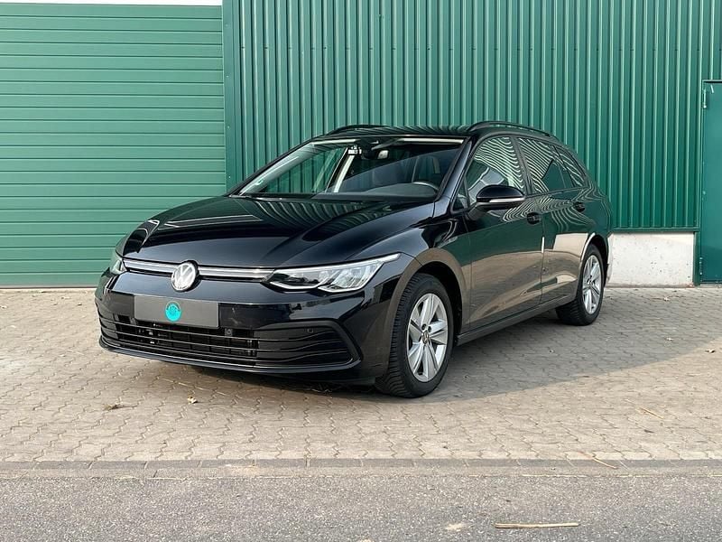 Second-hand VW Golf VIII Life 150 CP (110 kW) 2022 Negru Break