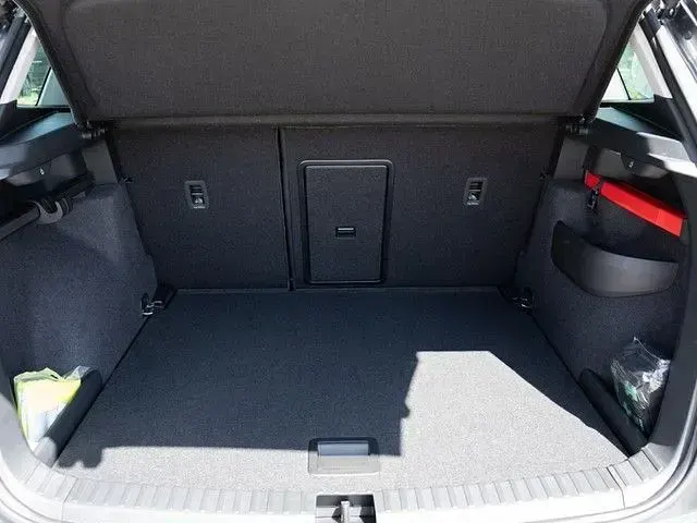 Neu Skoda Karoq Tour 150 PS (110 kW) 2026 Grau SUV