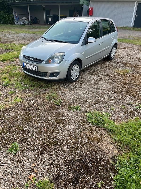 Grau Gebraucht 2008 Ford Fiesta Kleinwagen | 1.500 € - Bild 1/2